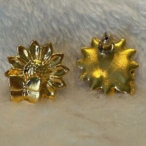 😉Bundle Days😉 Women’s Gold Toned Sunflower Stud Earrings 3D Butterfly Textured